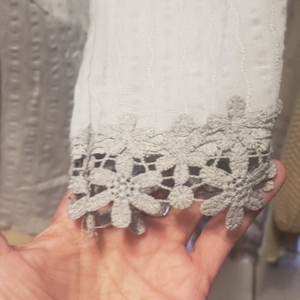 Bohemia Gray Lace Blouse in Size L NWT - Picture 7 of 7